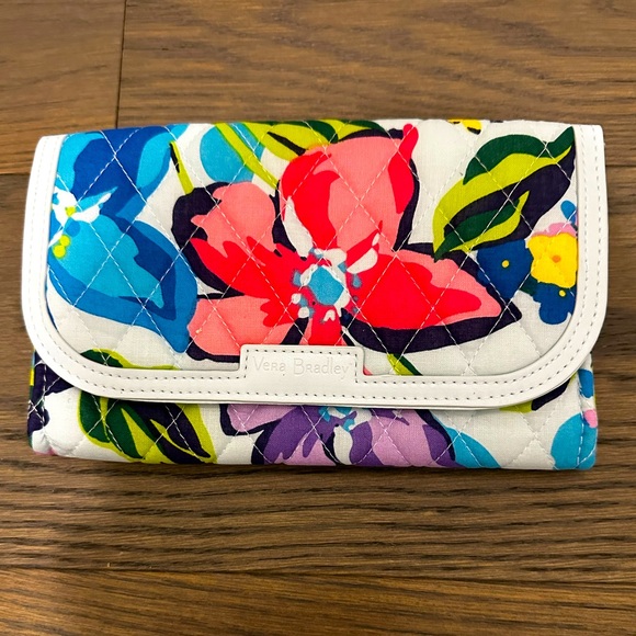 Vera Bradley Trimmed Wristlet NWT - Picture 1 of 11